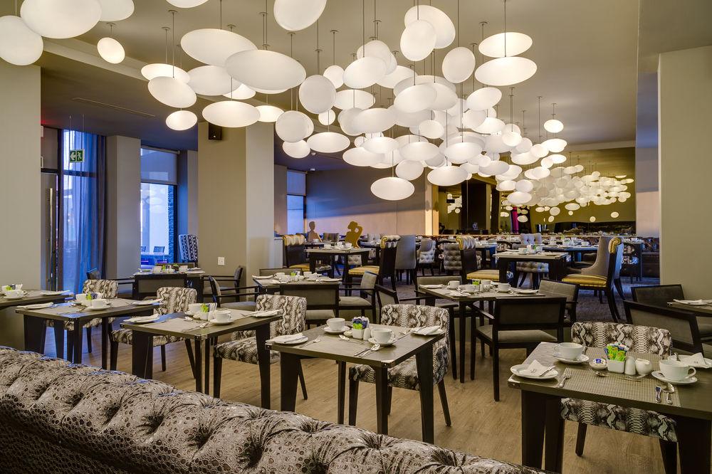 Protea Hotel Fire & Ice! By Marriott Pretoria Menlyn Eksteriør billede
