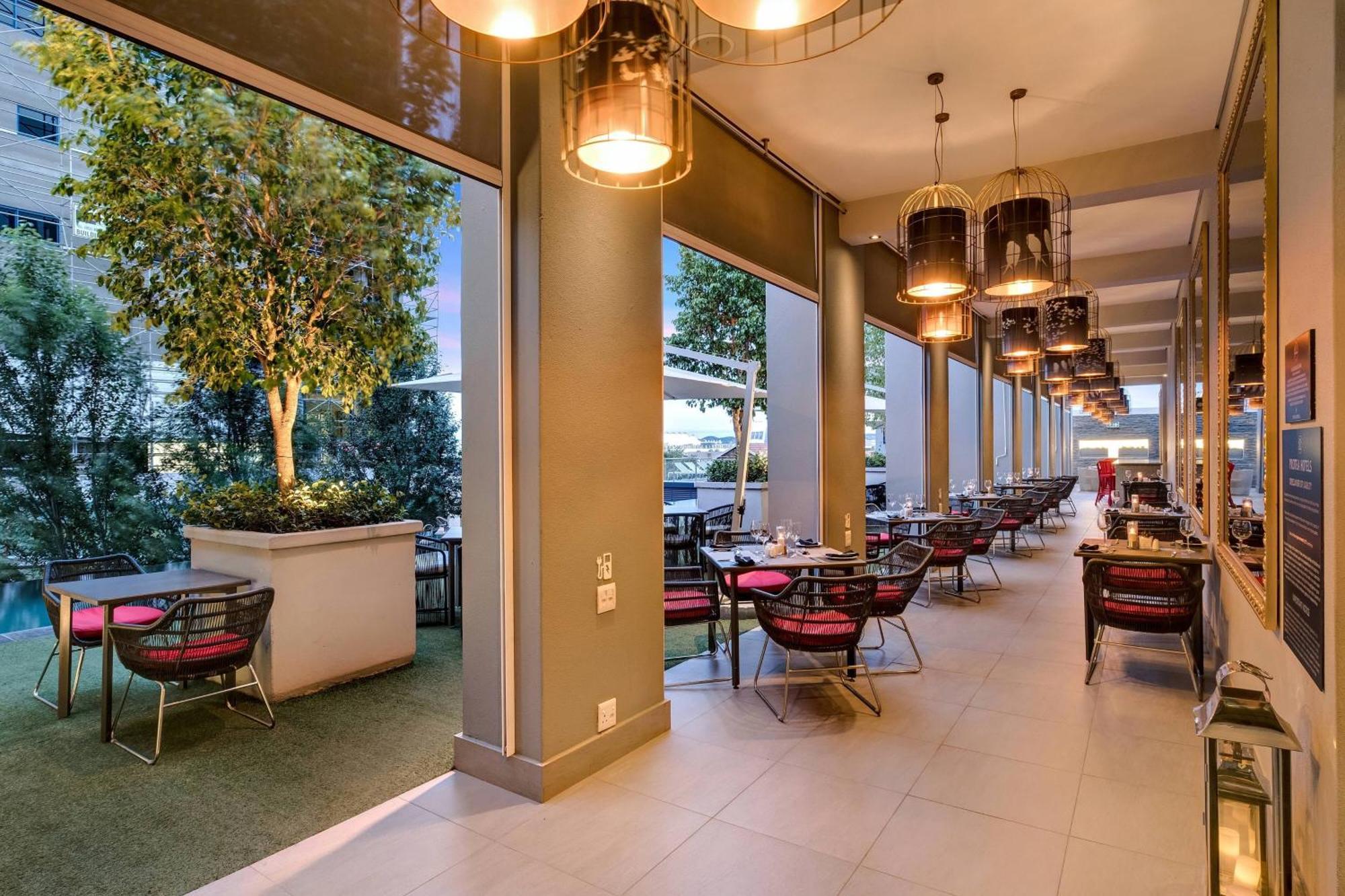 Protea Hotel Fire & Ice! By Marriott Pretoria Menlyn Eksteriør billede