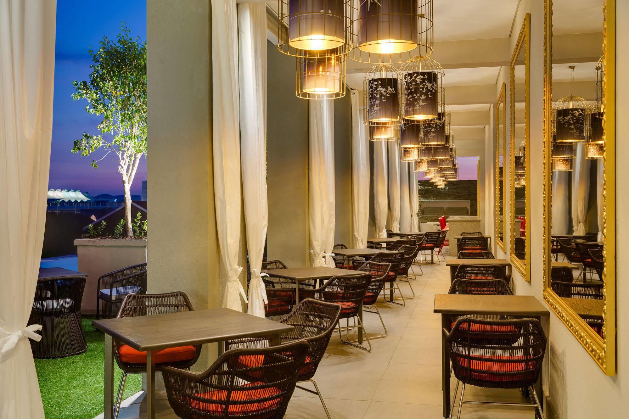 Protea Hotel Fire & Ice! By Marriott Pretoria Menlyn Eksteriør billede